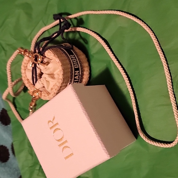 Dior mini bucket crossbody - Picture 6 of 6